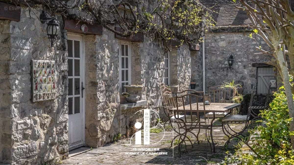 Maison à GREZ-SUR-LOING