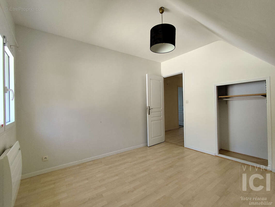 À vendre  maison 157 m², 5 chambres, en impasse, au calme absolu. - photo 12