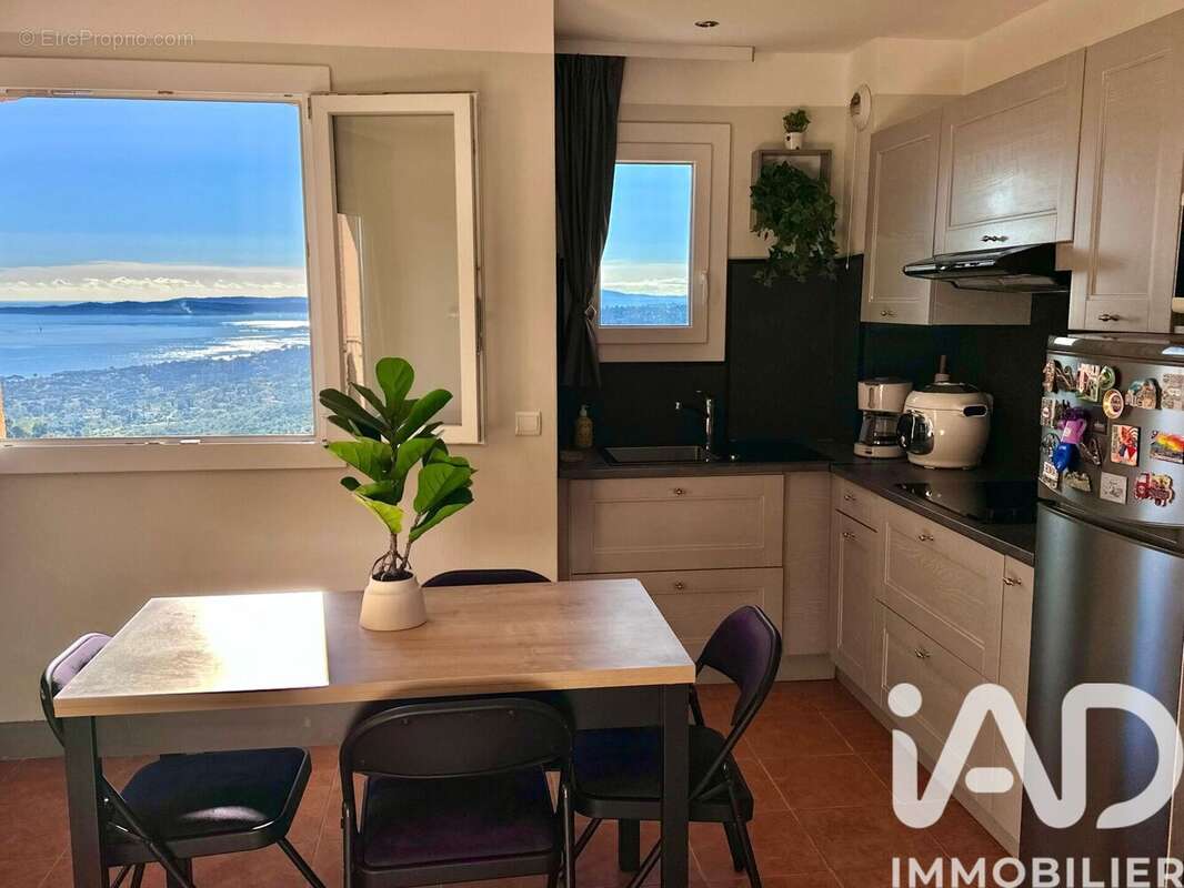 Photo 3 - Appartement à ROQUEBRUNE-SUR-ARGENS