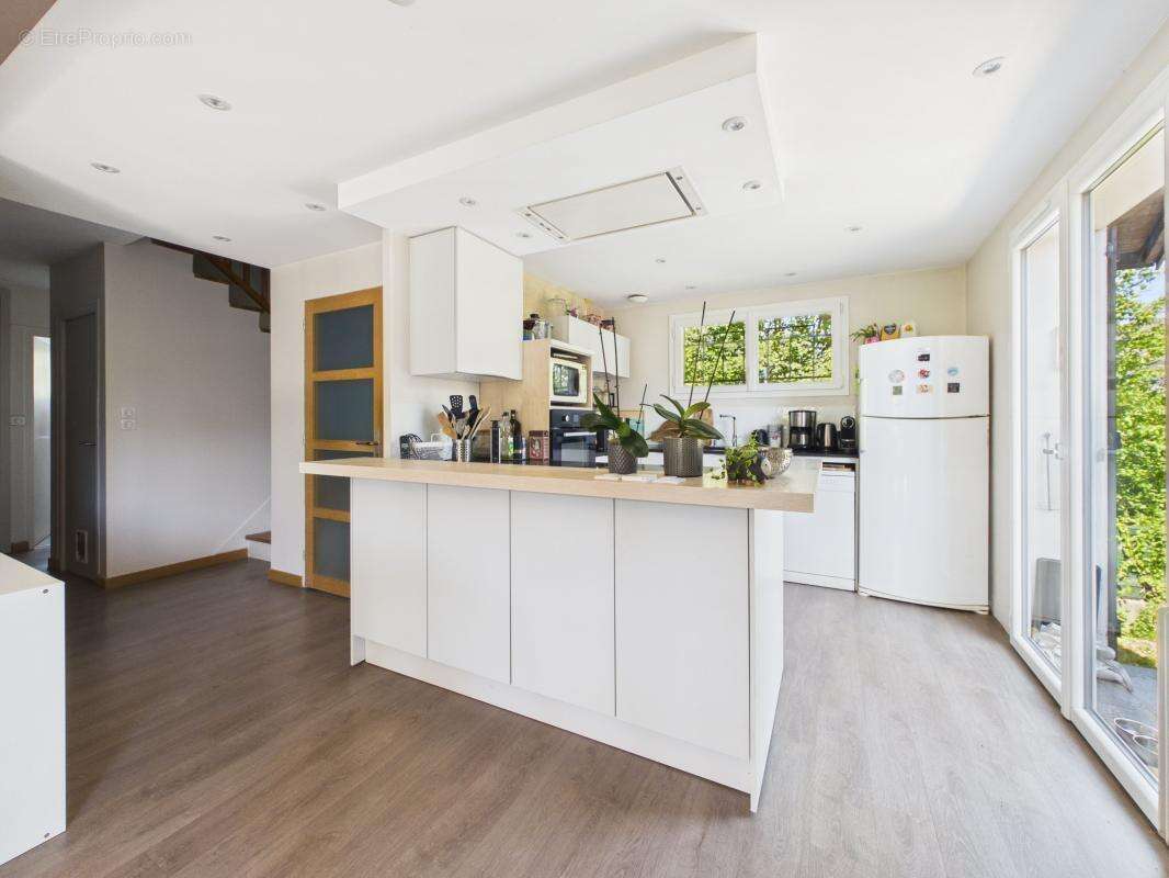 CHAMBÉRY - Maison - 109.50 m2 + terrain de 799m² - photo 4