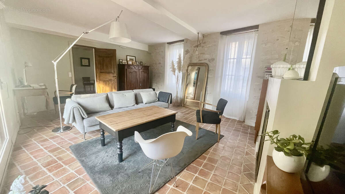 Maison à CRESPIERES