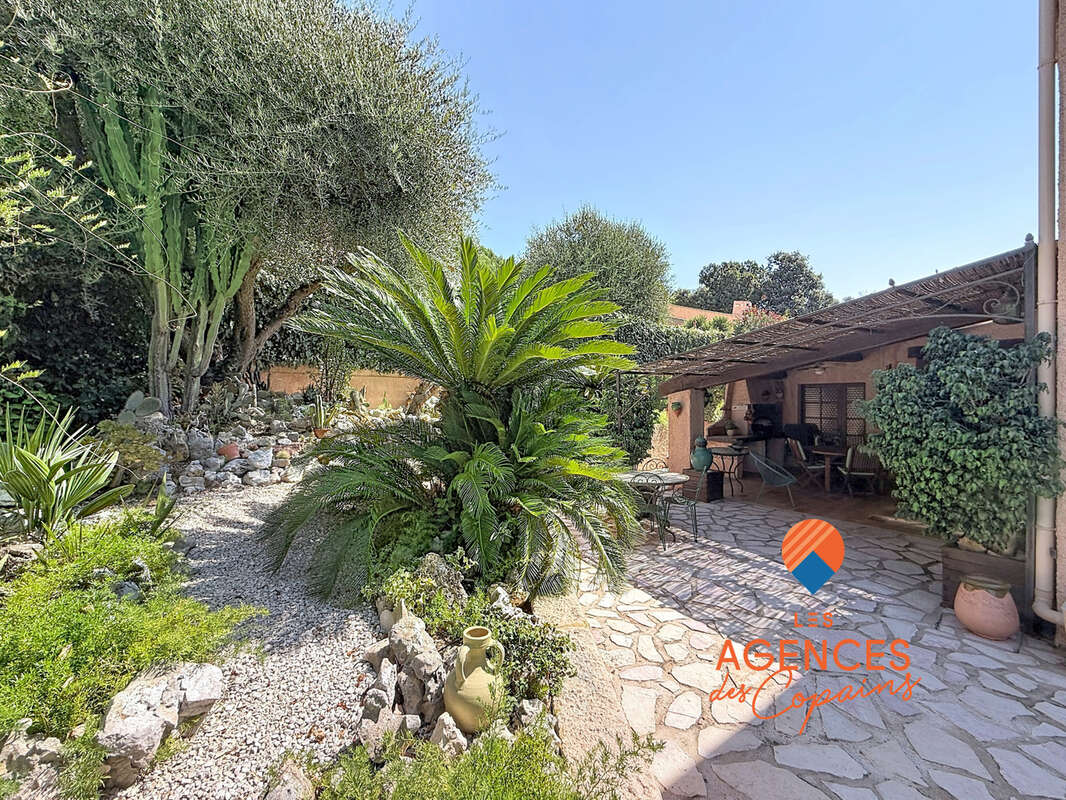 Six-fours-les-plages, le verger, villa t6 avec piscine, au calme, centre-ville  a pied - photo 2