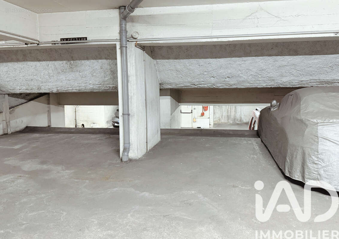 Photo 2 - Parking à PARIS-9E