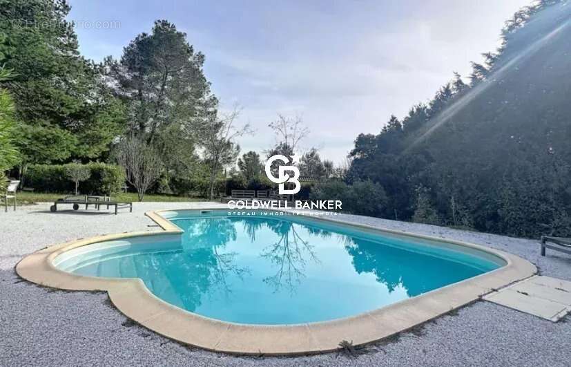 Maison à BAGNOLS-EN-FORET