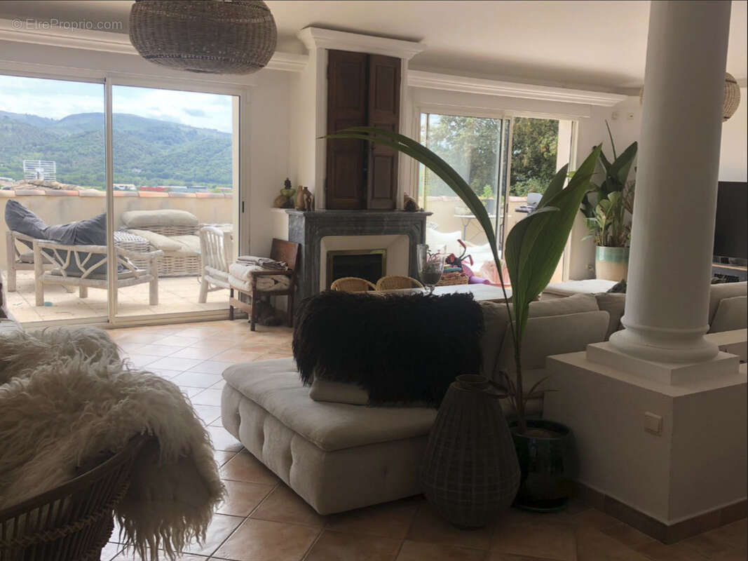 Maison à GREOUX-LES-BAINS