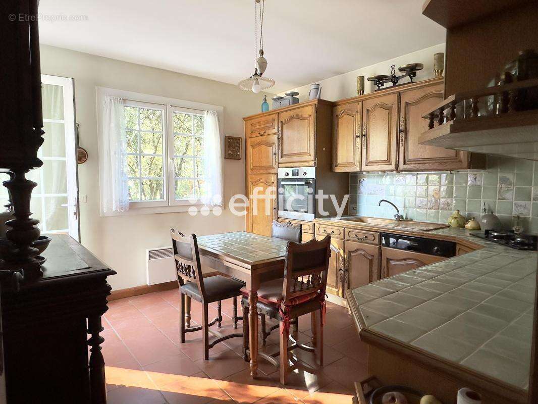 Maison à MONTAREN-ET-SAINT-MEDIERS