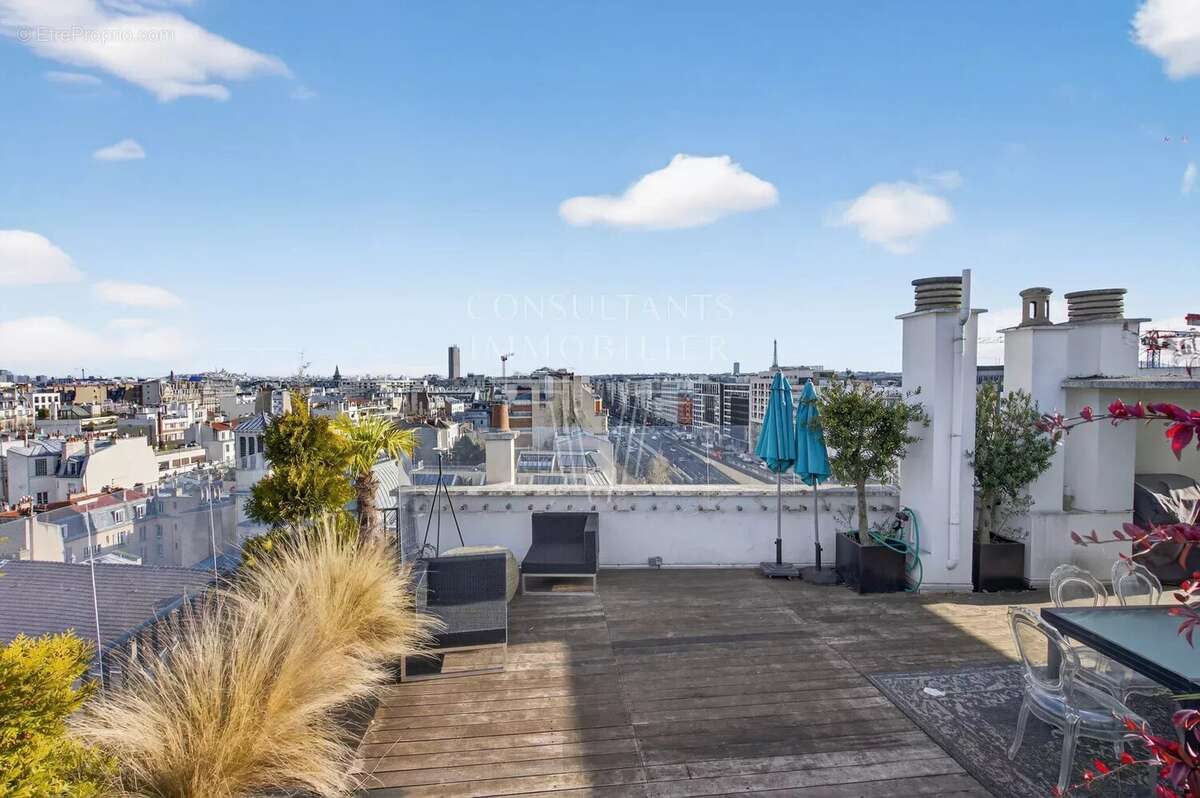 Appartement à NEUILLY-SUR-SEINE