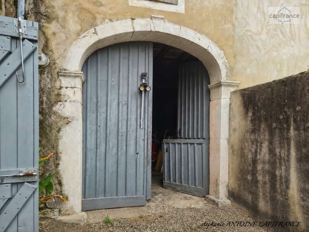 Puyoô – maison de caractère de 188,83 m², 5 chambres, grange d’environ 300 m² et terrain de 1 198 m² – 245 000 € - photo 3
