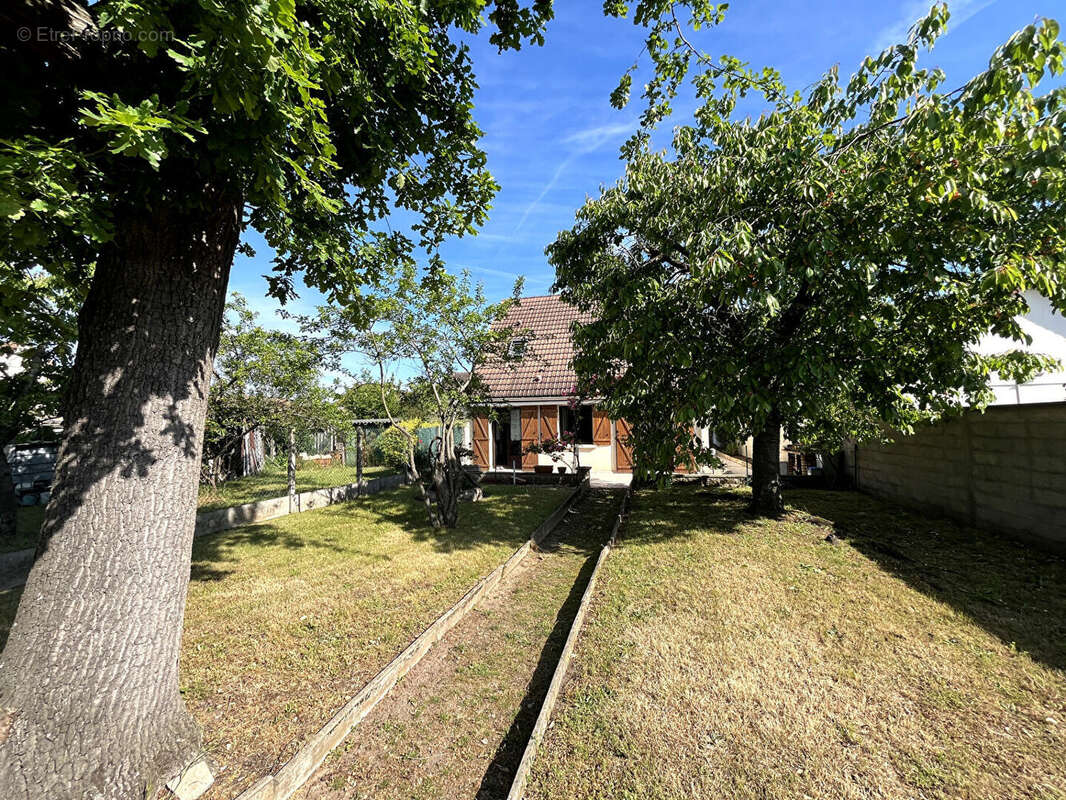 Maison à LES MUREAUX