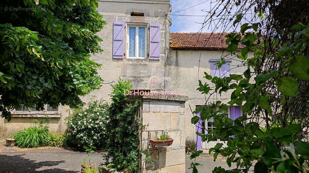 Maison à LA TOUR-BLANCHE