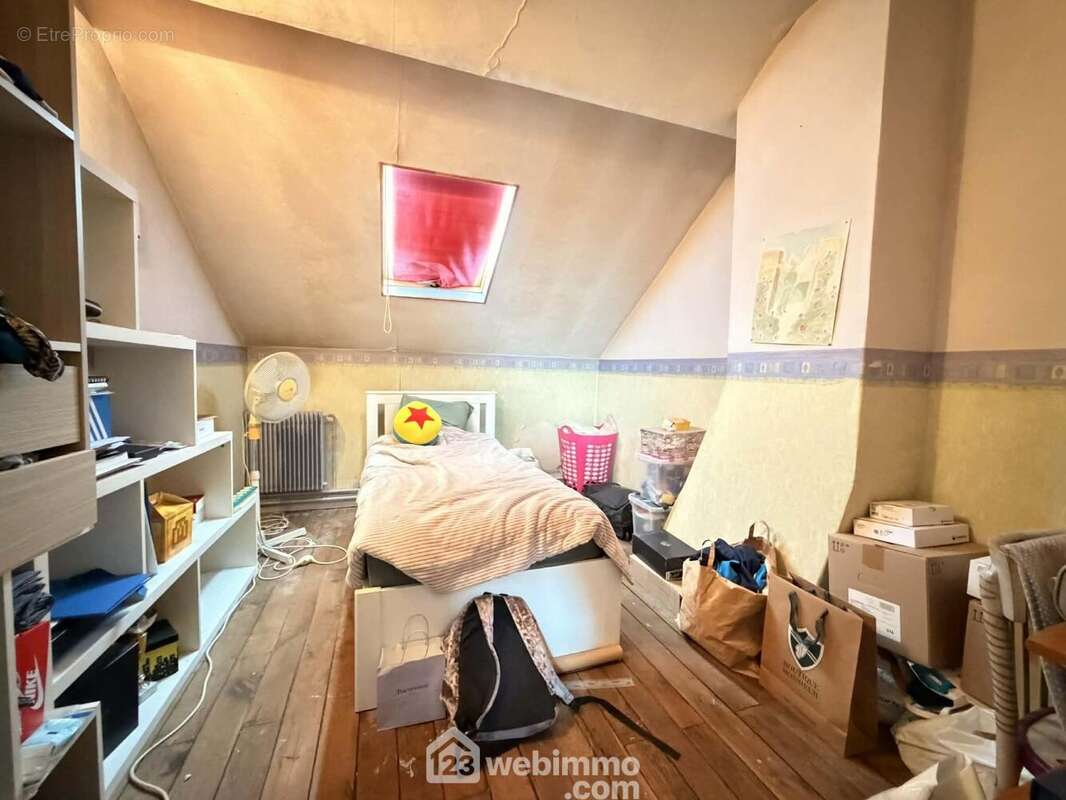 La première chambre de 11 m² - Maison à AULNOIS-SOUS-LAON