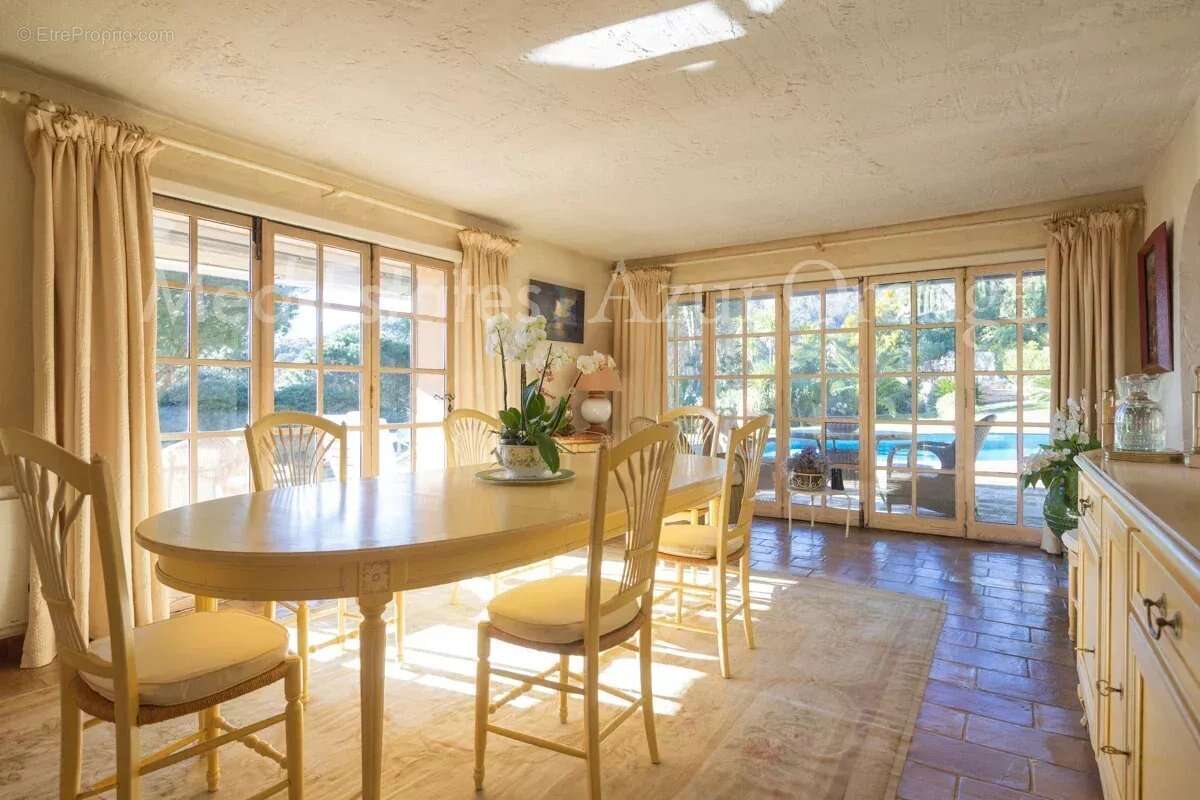 Maison à LA GARDE-FREINET