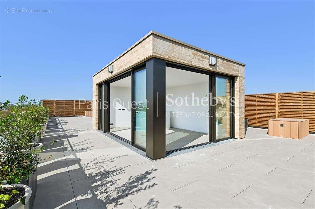 Appartement à NEUILLY-SUR-SEINE