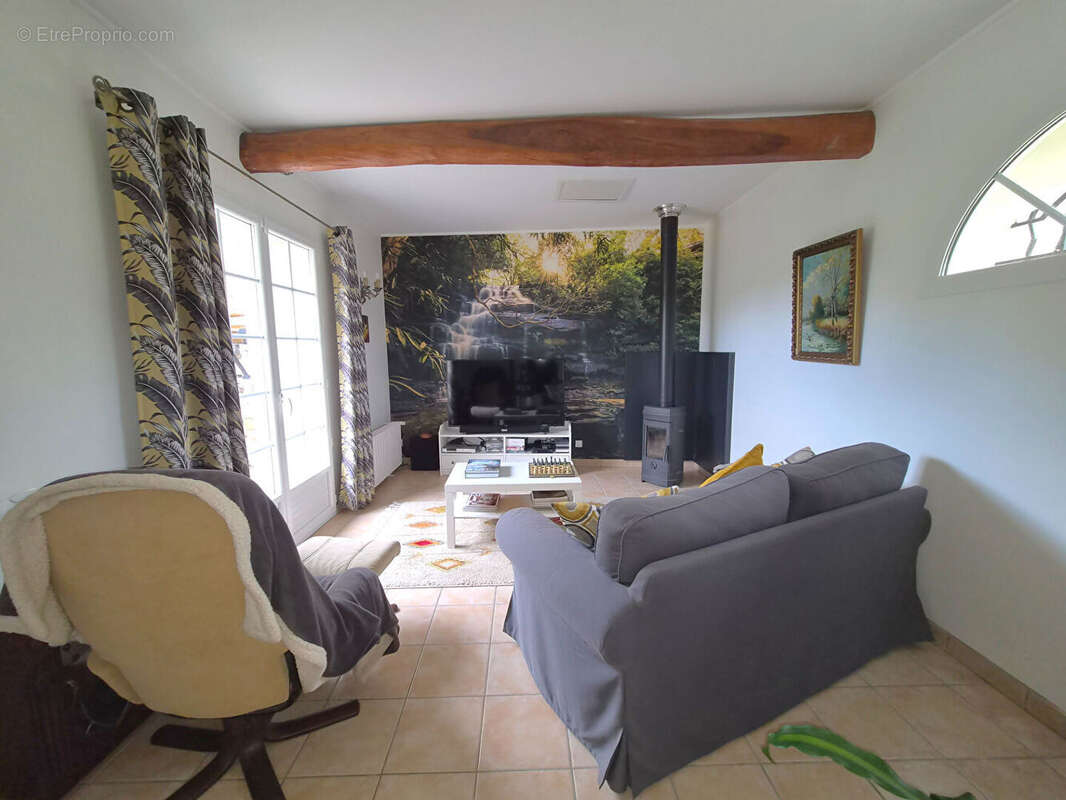 Maison à MONTREUIL-AUX-LIONS