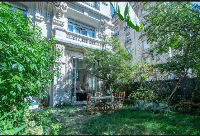 Appartement à NEUILLY-SUR-SEINE