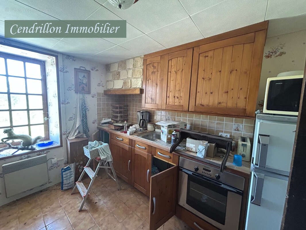 Maison en Pierre avec grange, 2 chambres sur 300m2 - photo 7