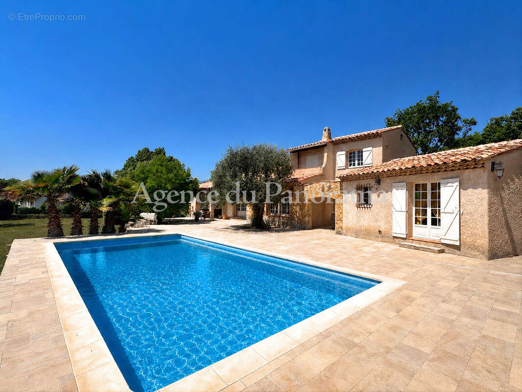 Maison à SAINT-CEZAIRE-SUR-SIAGNE