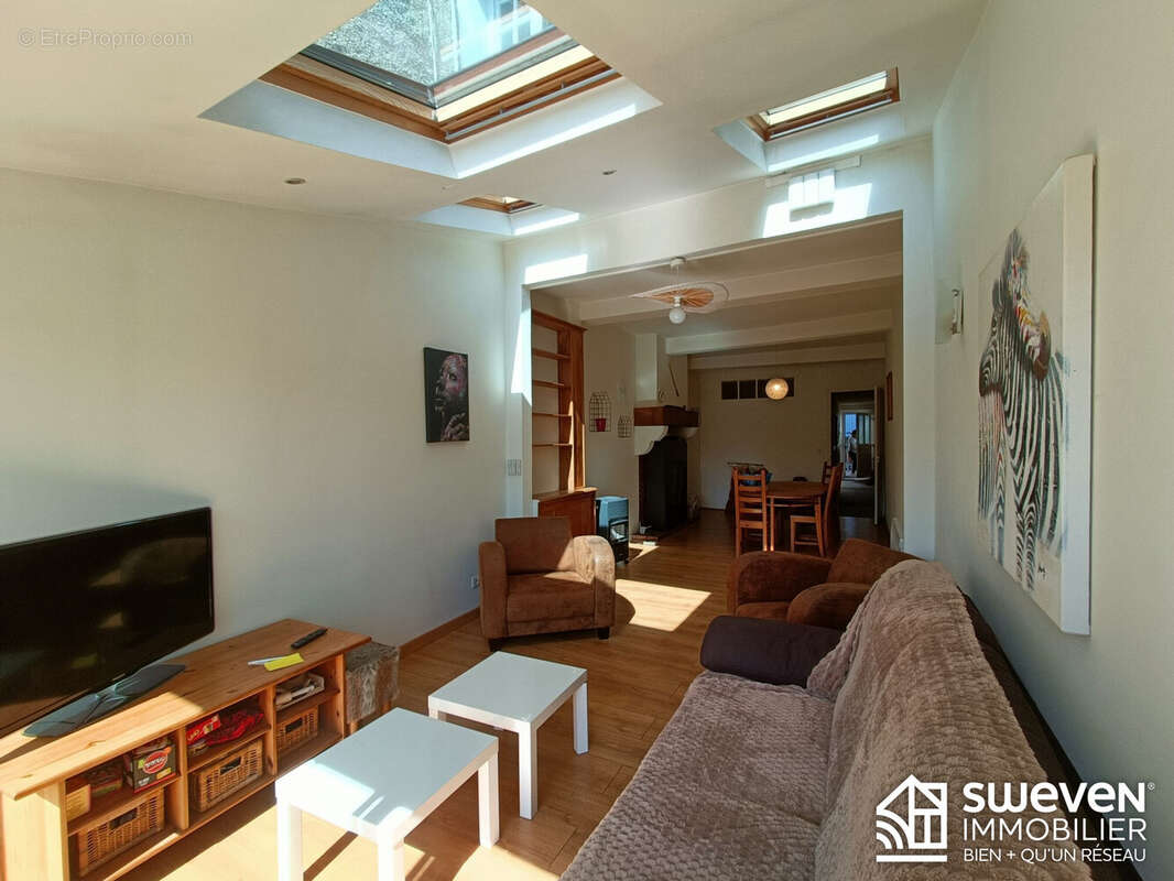 Séjour (salon + salle à manger) - Maison à SAINT-MARTORY