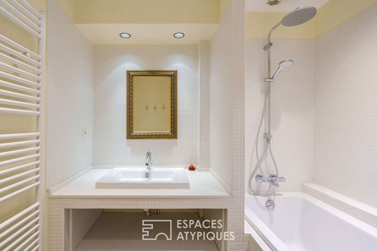 Appartement de charme rénové dans un immeuble de caractère - photo 11