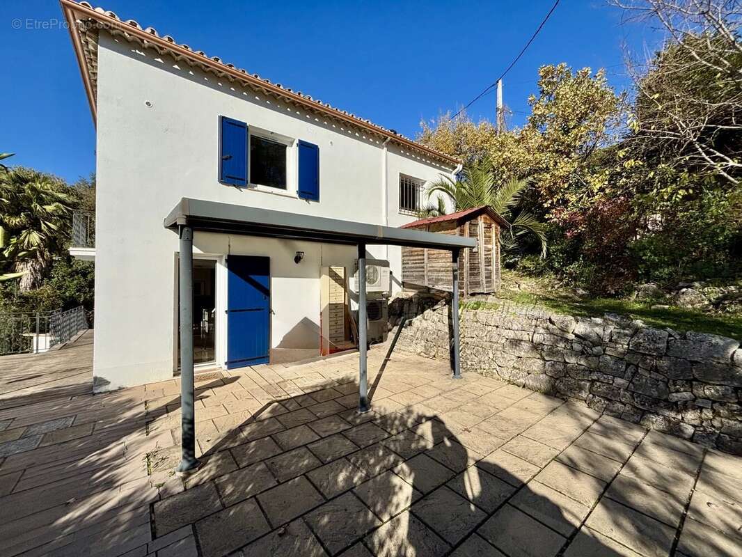 Maison à CHATEAUNEUF-GRASSE