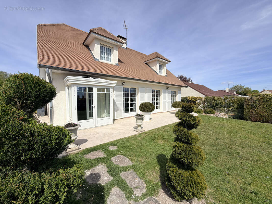 Maison spacieuse avec piscine - photo 2