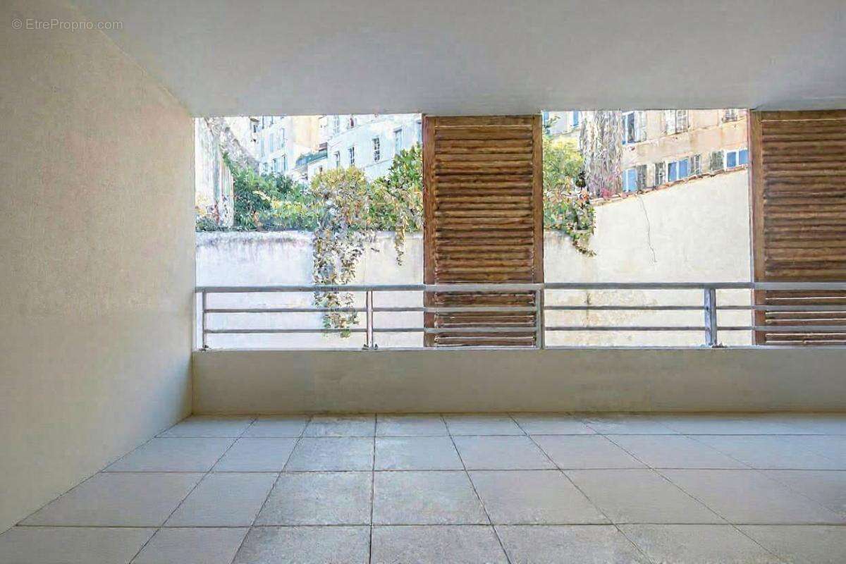 Appartement à MARSEILLE-7E