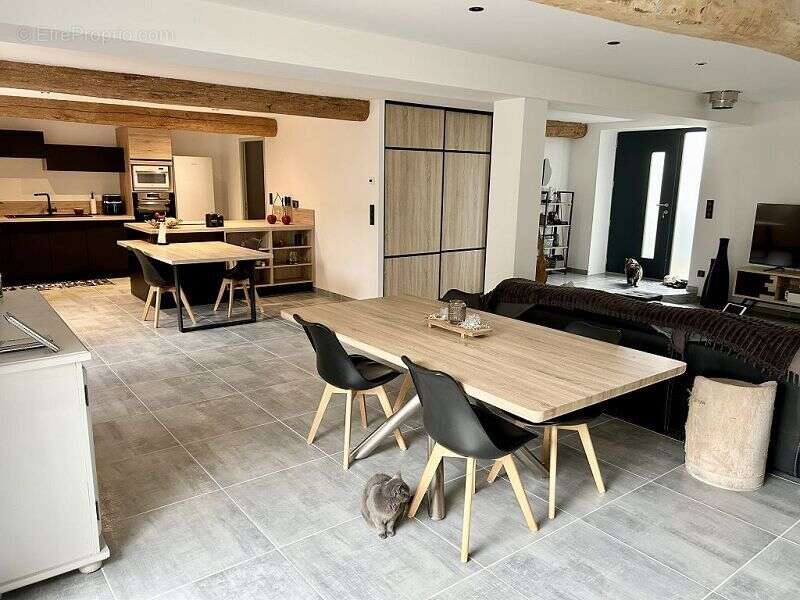 Maison à MONTROND-LES-BAINS