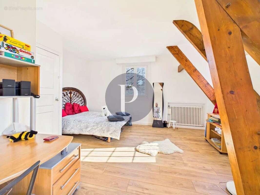 Maison à VERRIERES-LE-BUISSON