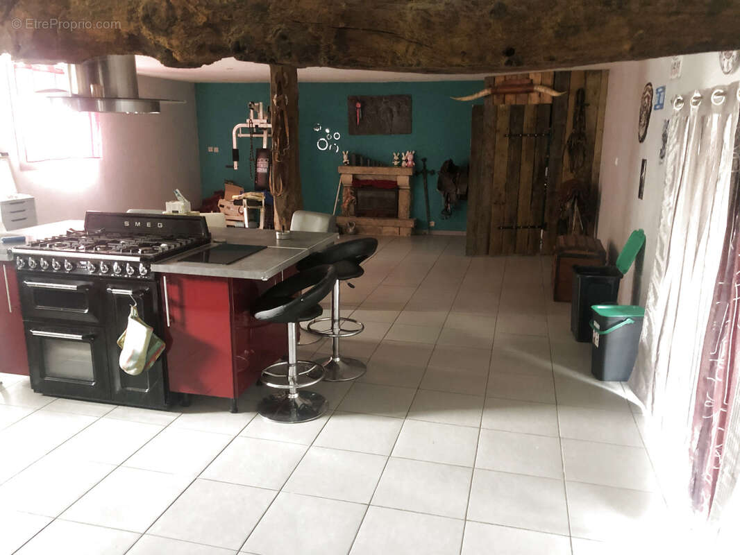Maison rénovée avec étang et prairie . - photo 2