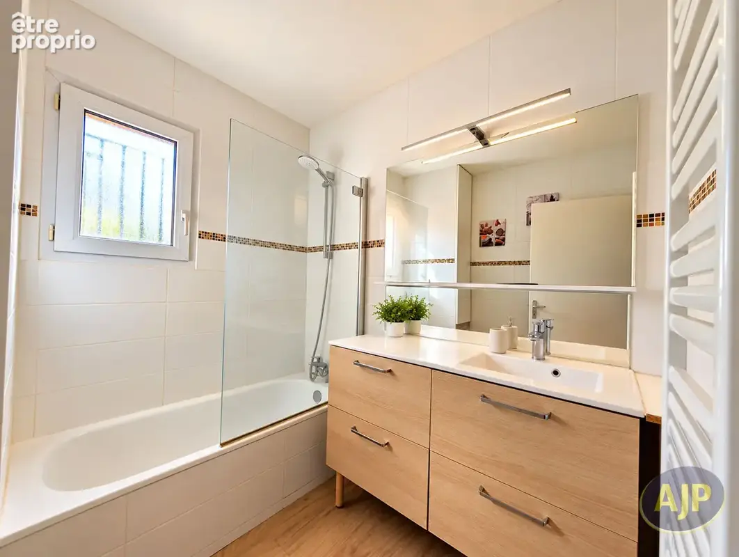 REZÉ - Maison 4 chambres - photo 8