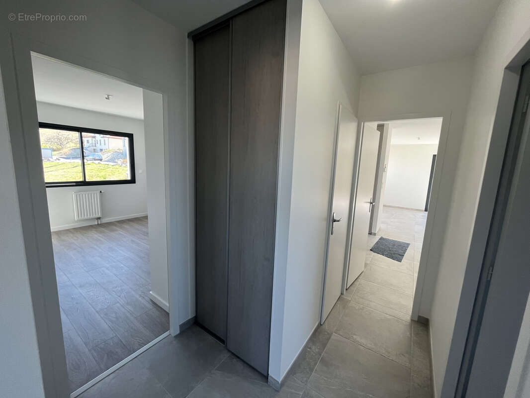 Maison à PERIGNAT-LES-SARLIEVE