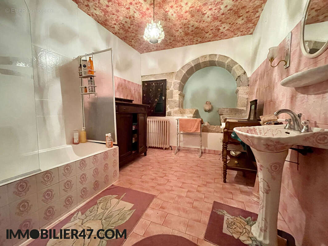 Maison à COLAYRAC-SAINT-CIRQ