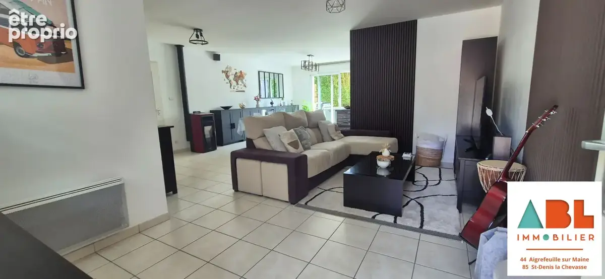 Maison 95 m² de plain-pied   3 chambres  Centre de Saint-Denis-la-Chevasse - photo 4