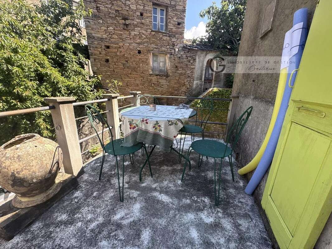 T3 de caractère au cœur d'un village corse - photo 7