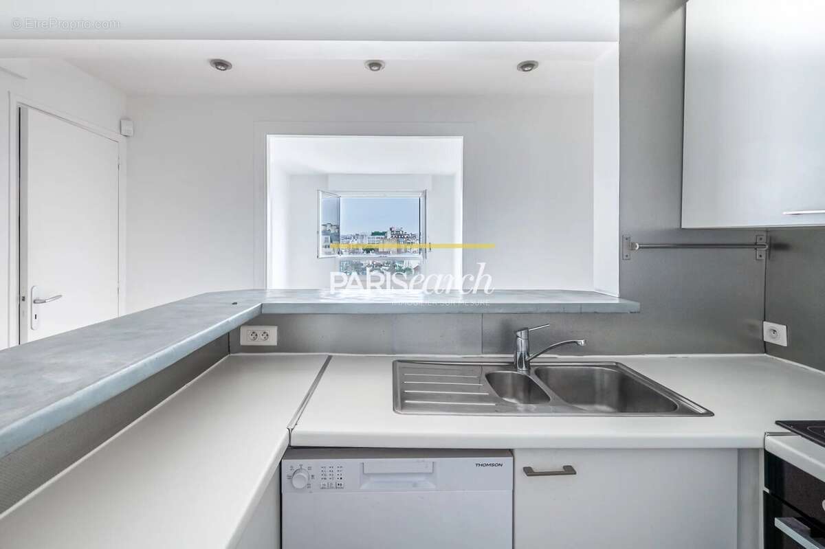 Appartement à PARIS-16E