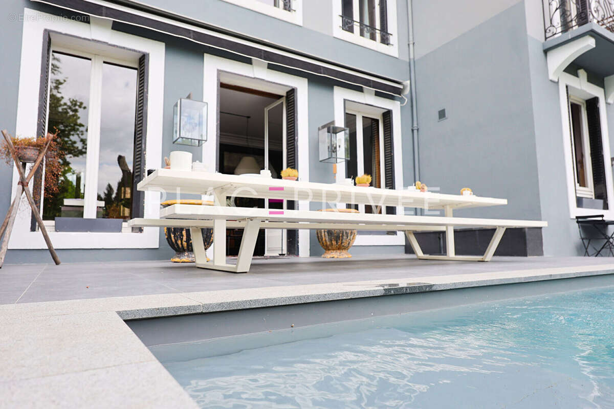 Maison Art Nouveau avec jardin et piscine - photo 4