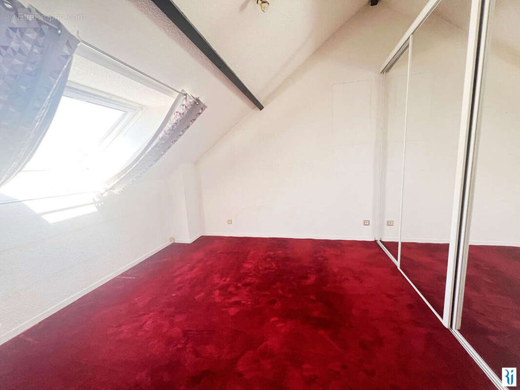 Appartement à MONT-SAINT-AIGNAN