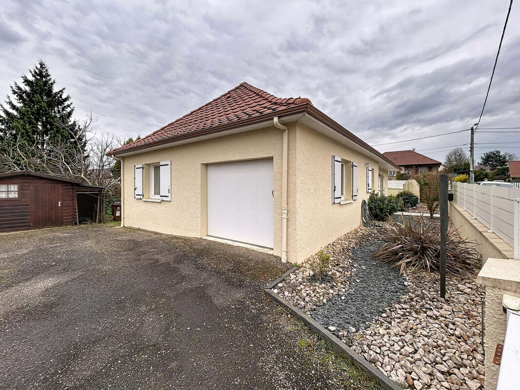 Maison à SAINT-PANTALEON-DE-LARCHE