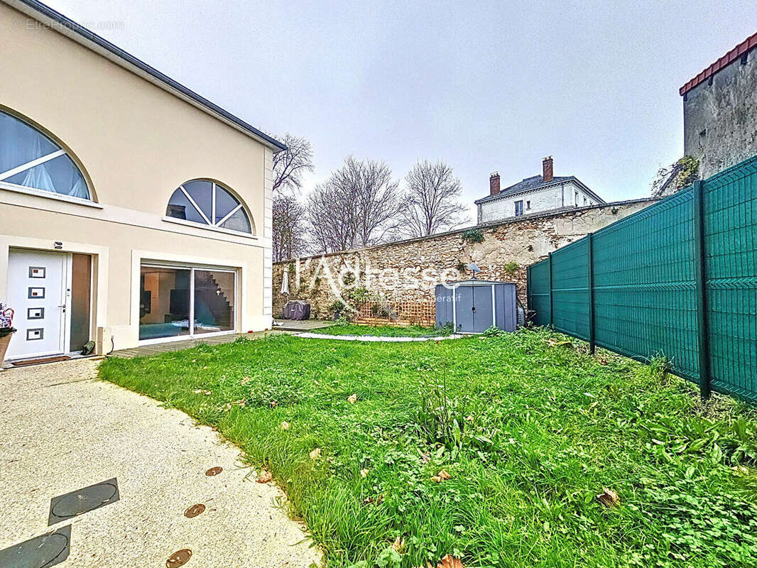 Maison à COUILLY-PONT-AUX-DAMES