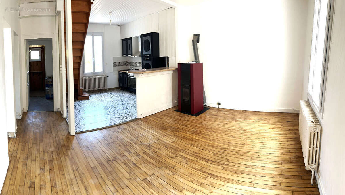 Maison 5 pièces 114 m² habitables terrain d'environ 827 m² - photo 2