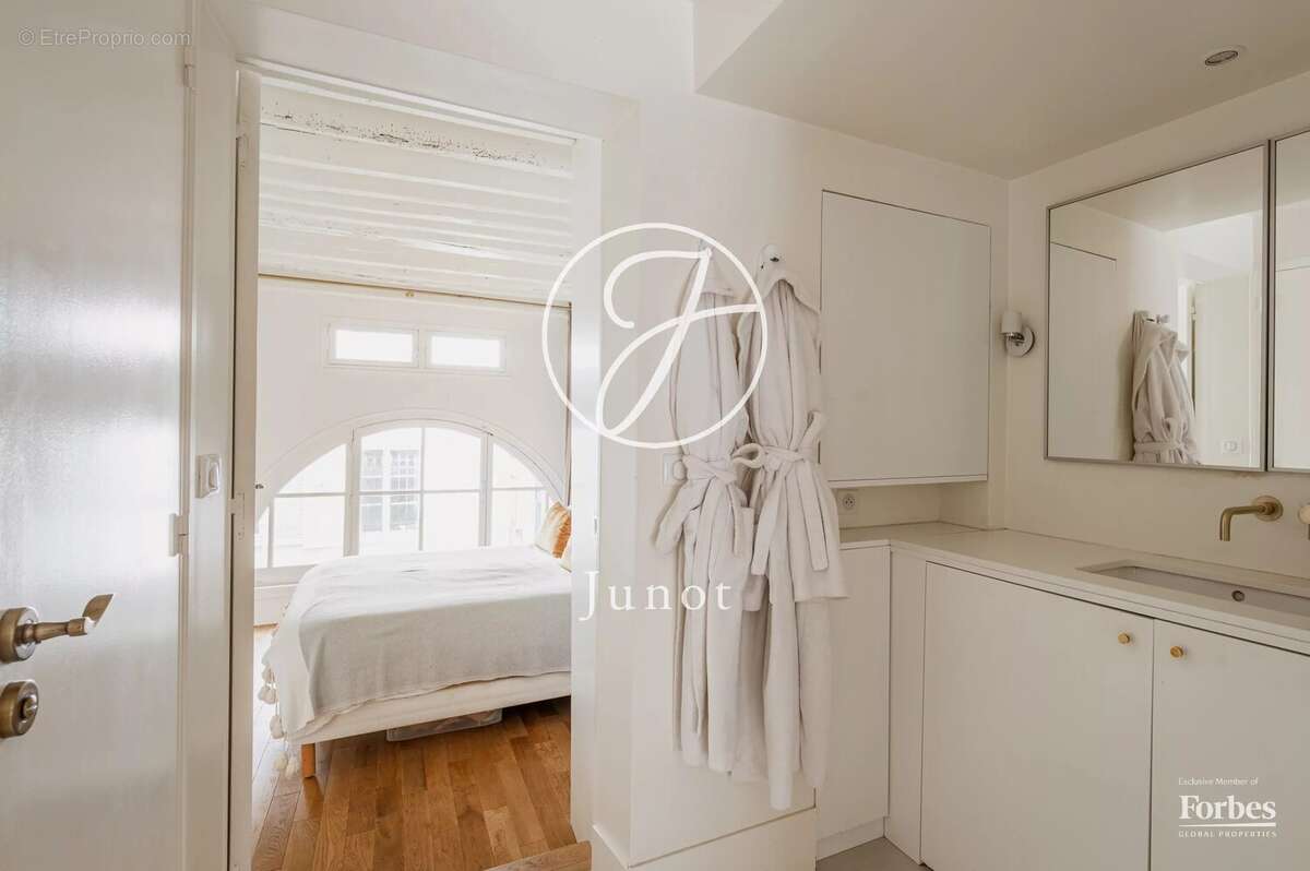 Appartement à PARIS-7E