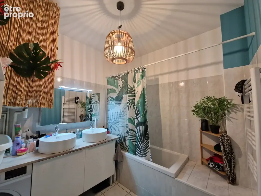 Appartement à PIERRE-BENITE