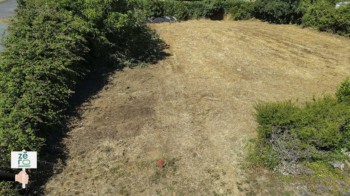 Terrain à ANGLES