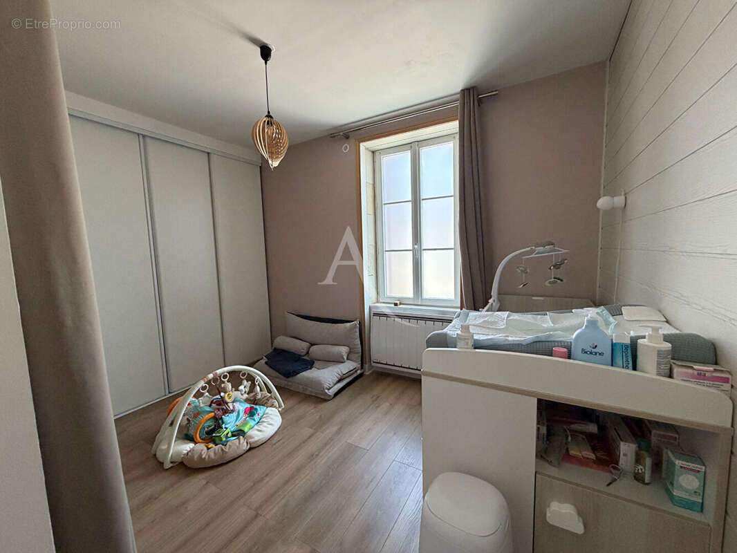 Maison familiale 4 pièces avec 2 garages à Port-des-Barques - photo 9