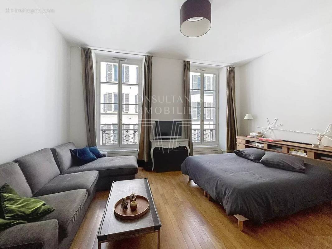 Appartement à PARIS-8E