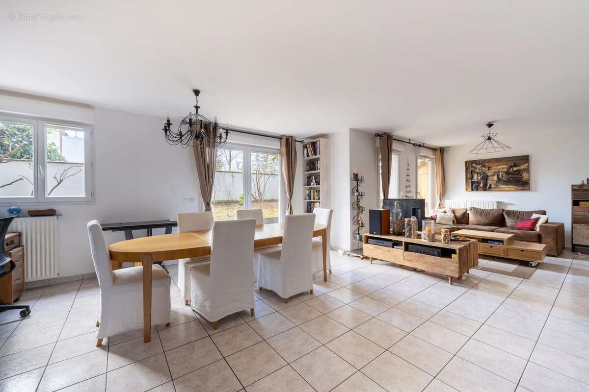 Appartement à COURBEVOIE