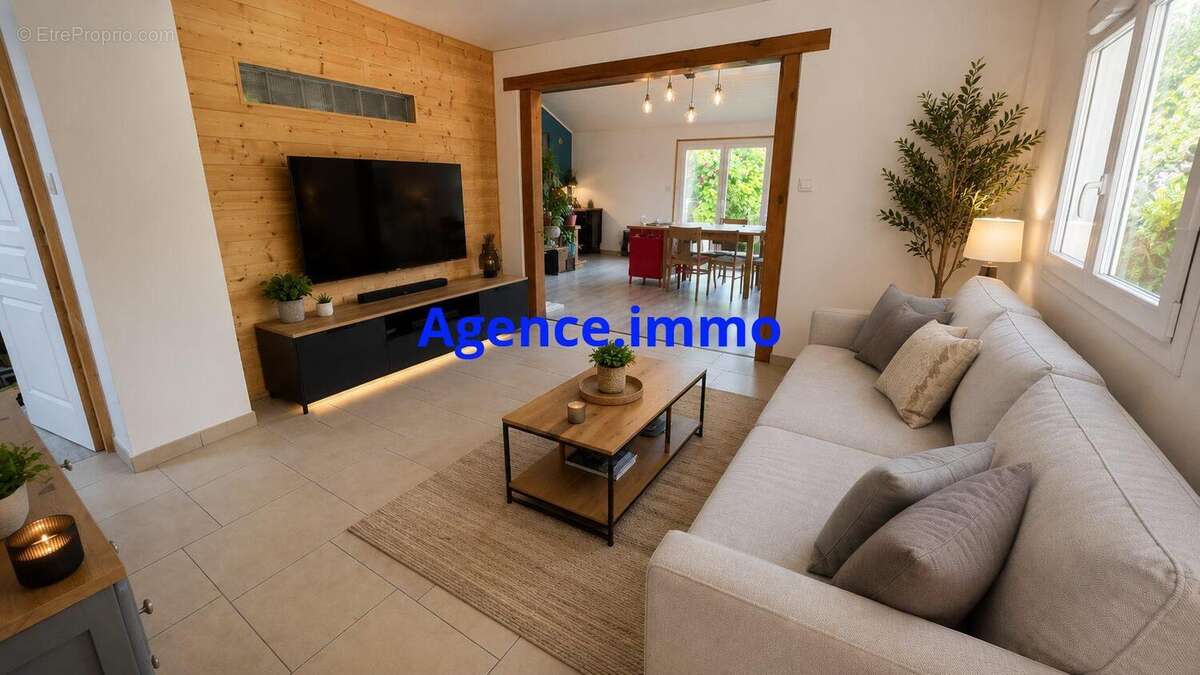 Maison à VEAUCHE