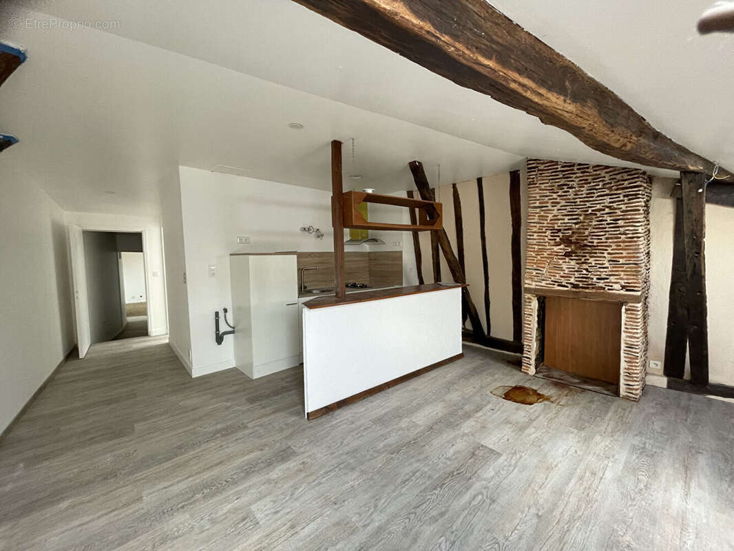 Appartement à SAINT-LEONARD-DE-NOBLAT