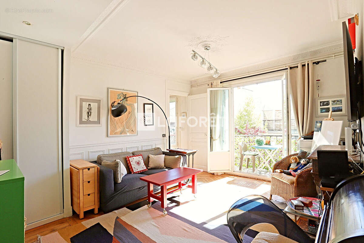 Appartement à PARIS-14E