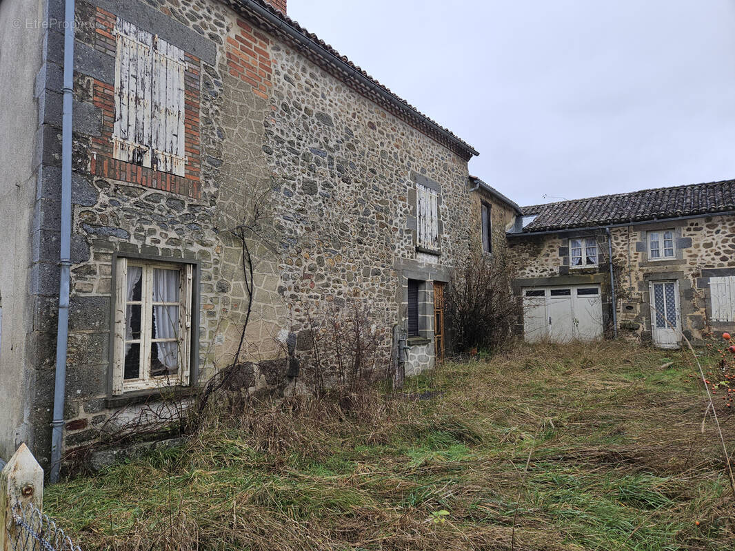 Maison à THIAT